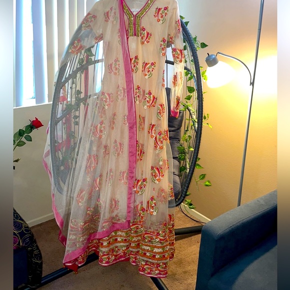 Indian/pakistani 2pc embroidered dress - Picture 4 of 17